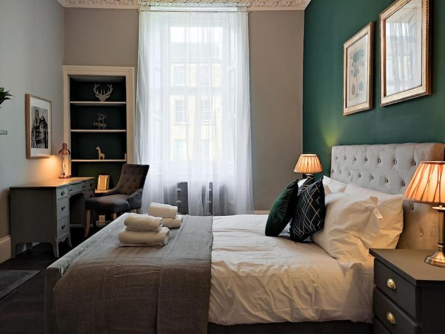 Beautiful Georgian New Town 2 Bed Appartement
